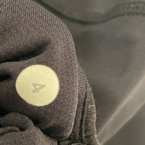 Lululemon Fresh Mesh Run Crop Sz 4 - Picture 9 of 16